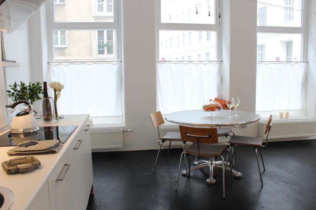 Streetview Wien - Premium Apartment Beim Belvedere Номер фото
